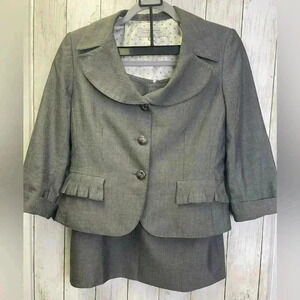 Tahari Gray two piece skirt suit size 8p